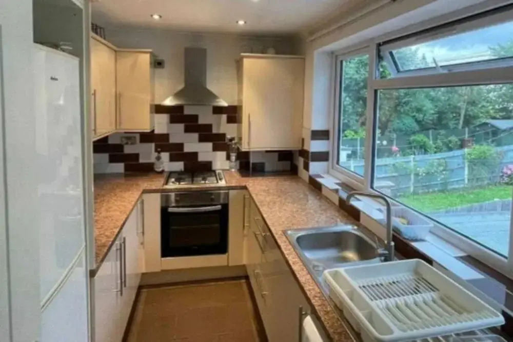 Lovely 4-bed Apartment in Harrow