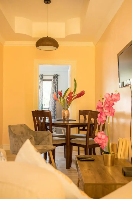 Sea Piton View Apartment- Piton Views & 2 Mins Walk to Beach