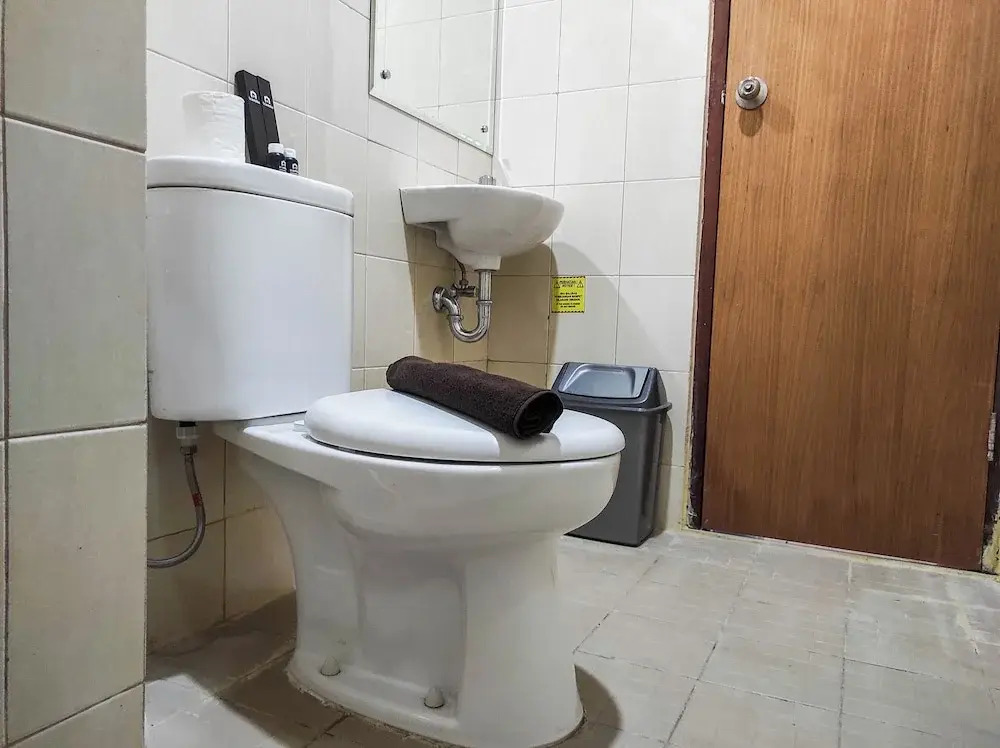 Luxurious 1BR at Vida View Makassar Apartment By Travelio