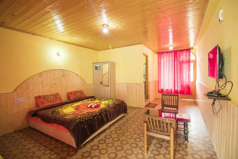 Giriraj Guest House