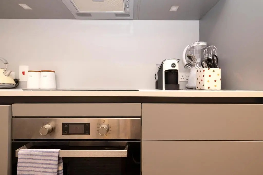 ALTIDO Sophisticated and Bright 4BR apt near Edinburgh Castle