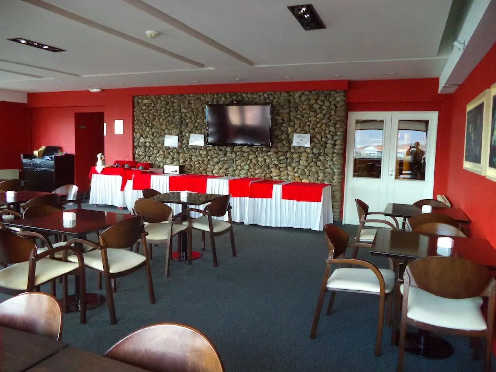 MIL810 Ushuaia Hotel