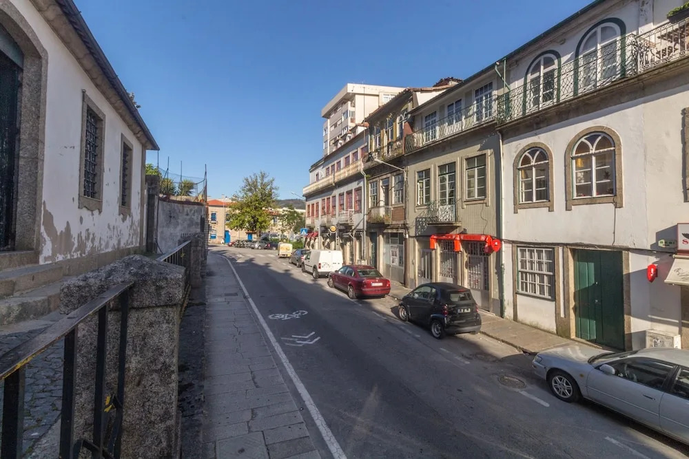 House and People - Martins Sarmento