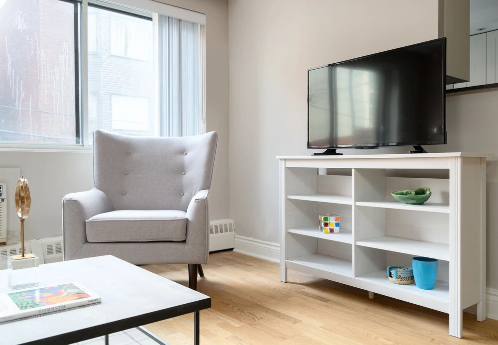 Bold Downtown Montréal Suites by Sonder