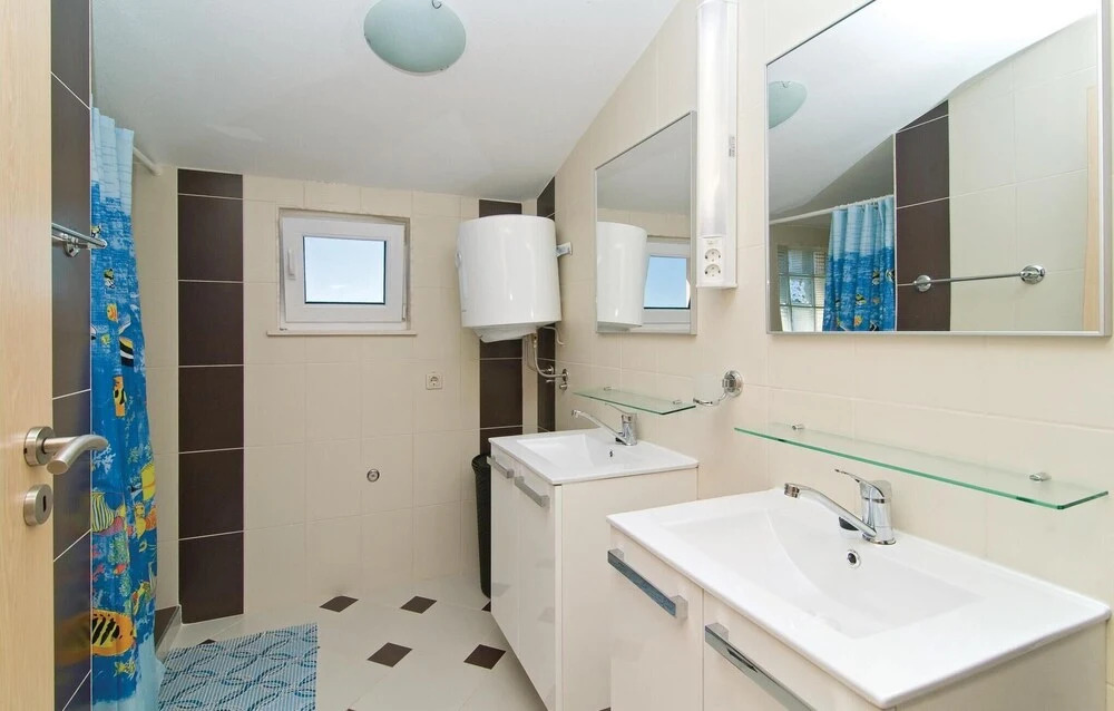 Beautiful Home in Sevid With Wifi and 4 Bedrooms