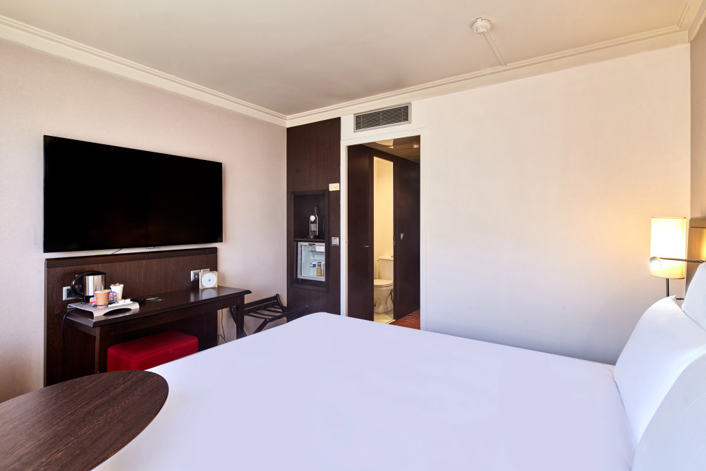 B&B HOTEL Saint-Quentin-en-Yvelines Centre Gare 4 étoiles