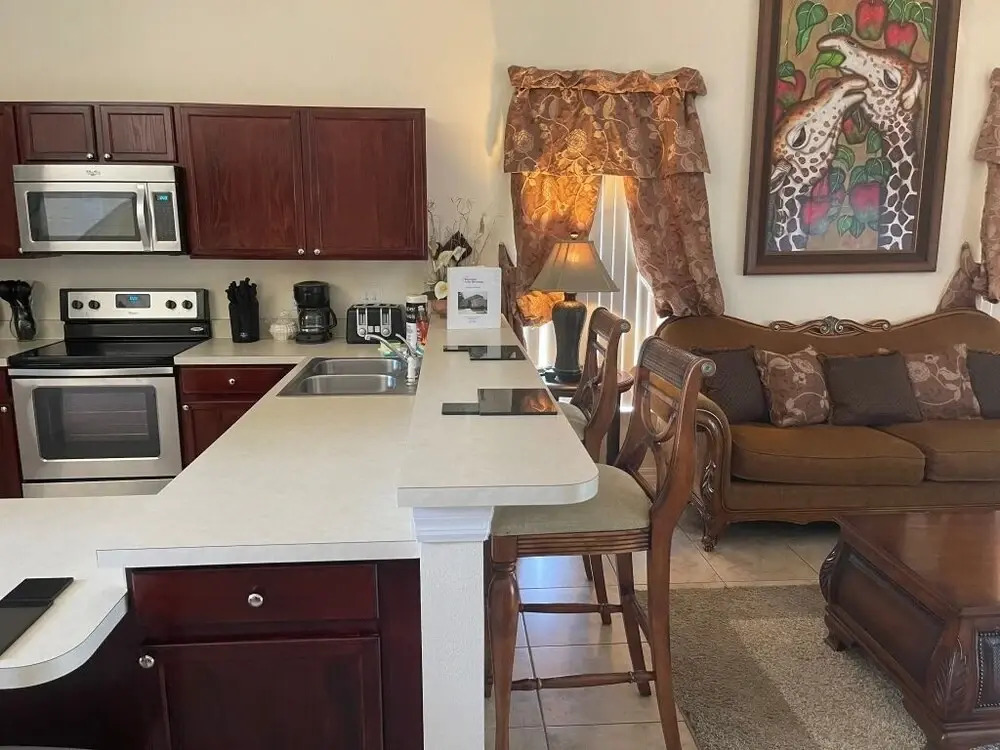 Beautiful 5 Bedroom Home With Large South-facing Pool