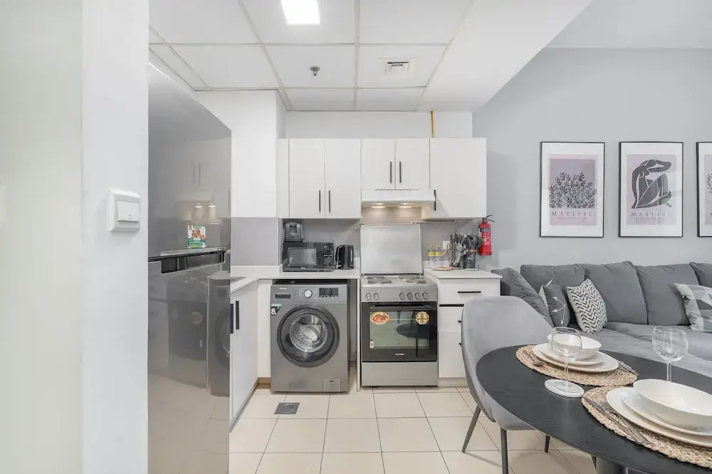Pleasing 1-bedroom for 4 in JVC for Relaxing Getaway