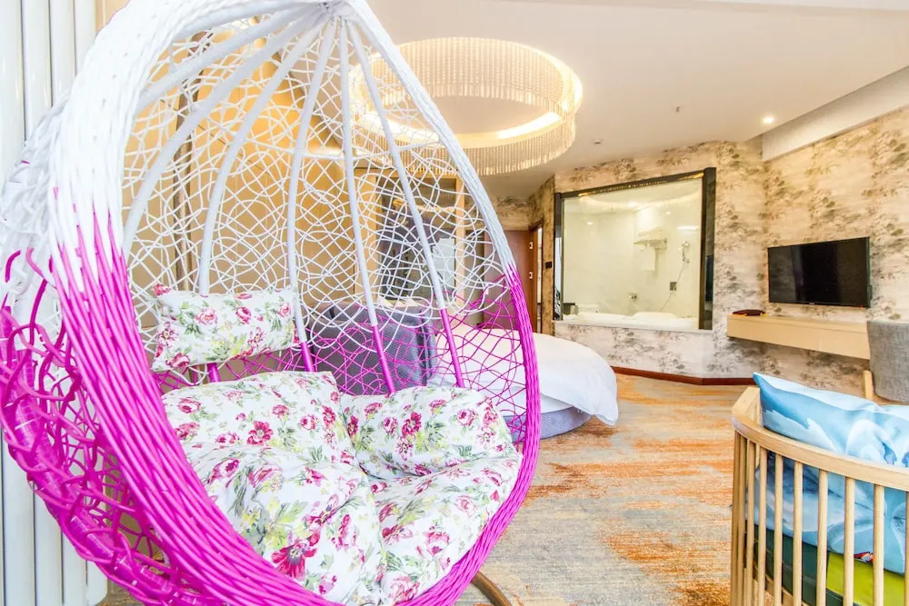 Ease Cloud Hotel