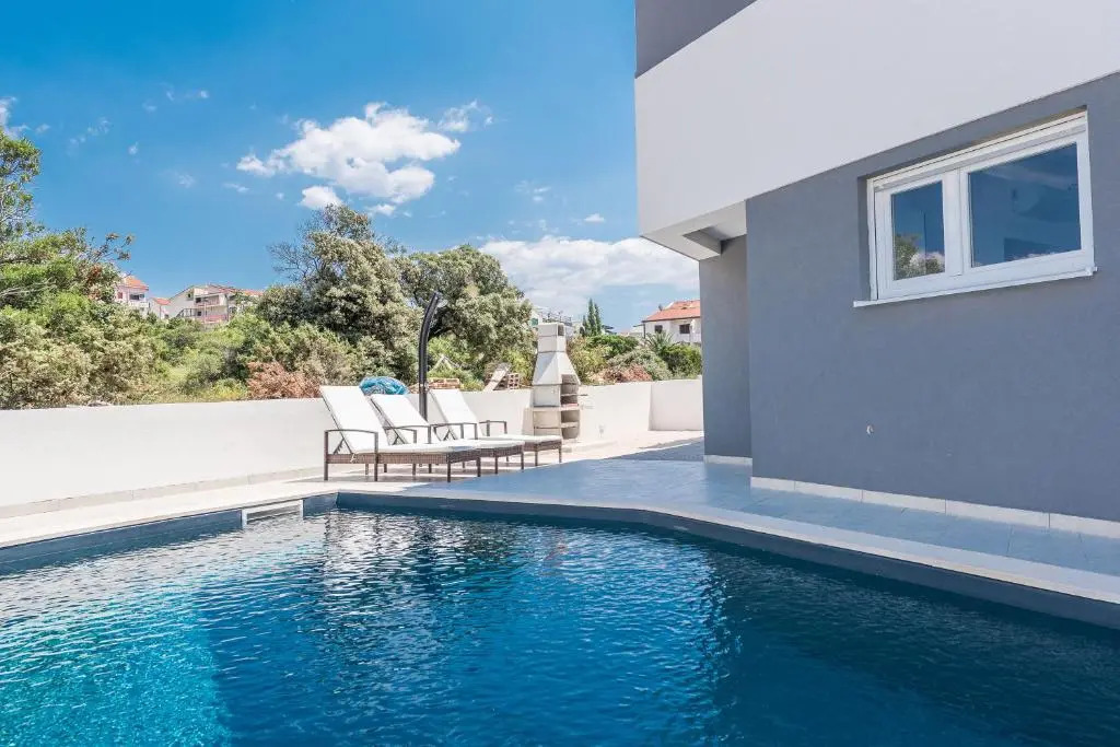 Merima 2 luxury & modern ap. for 7 with a pool