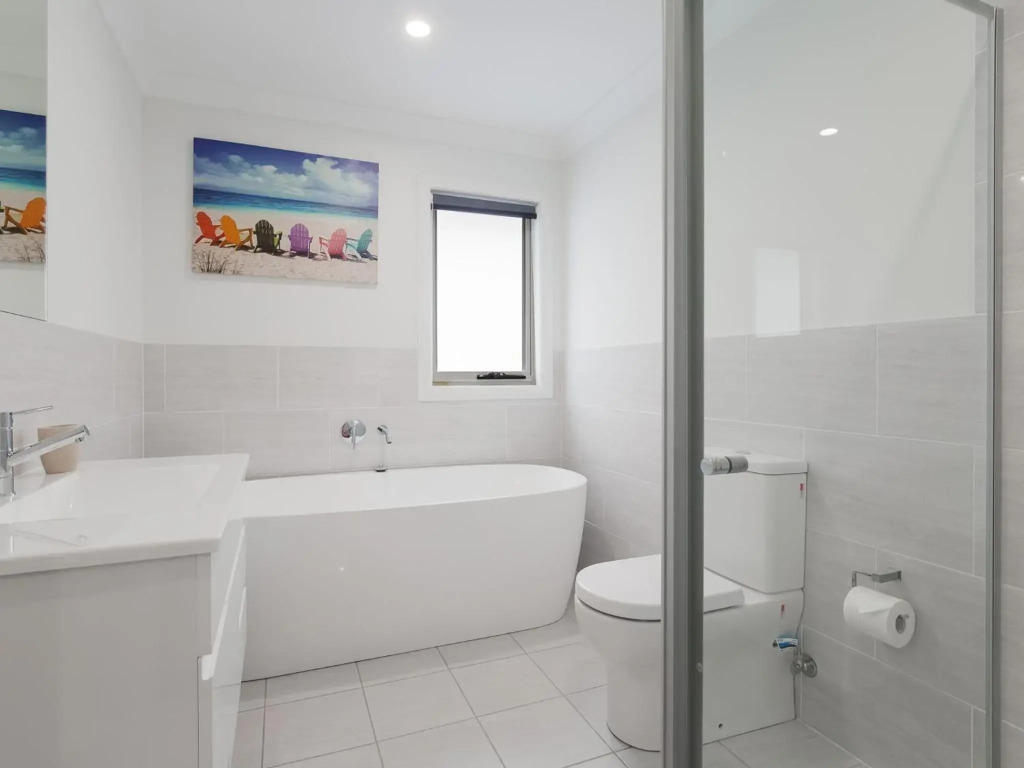 Birubi Breezes 2 Large Duplex with Air Conditioning WI FI and only 5 minute walk to the beach