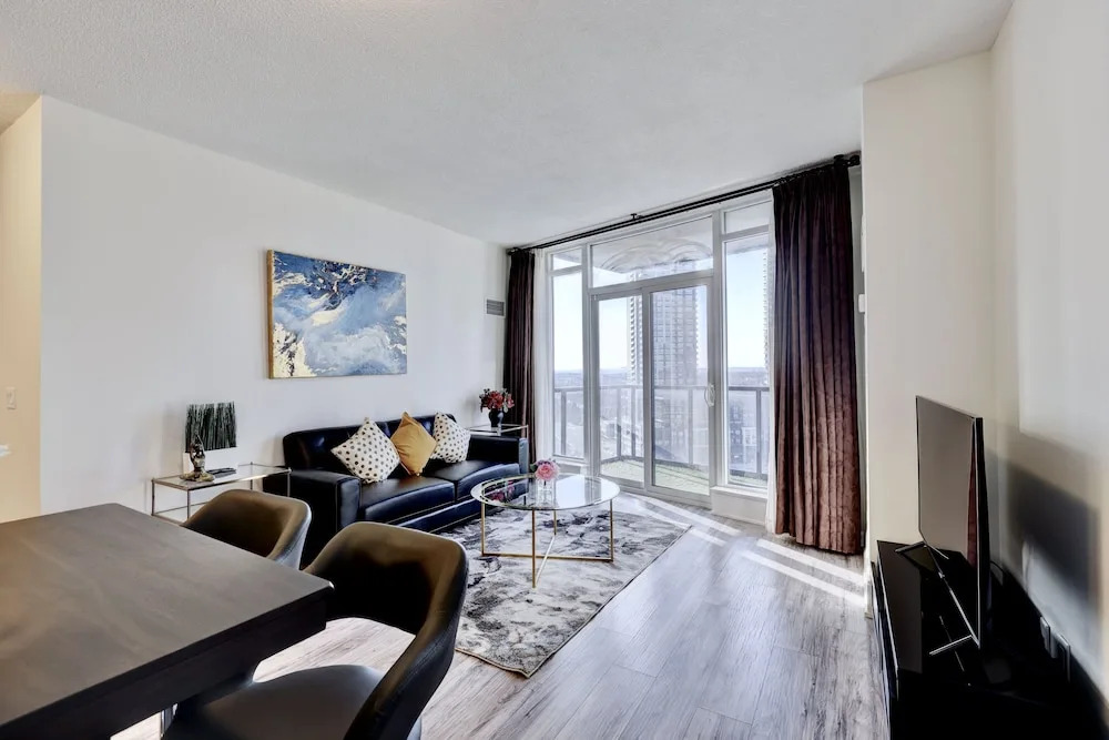 Grand Royal Condos -Mississauga SQ One