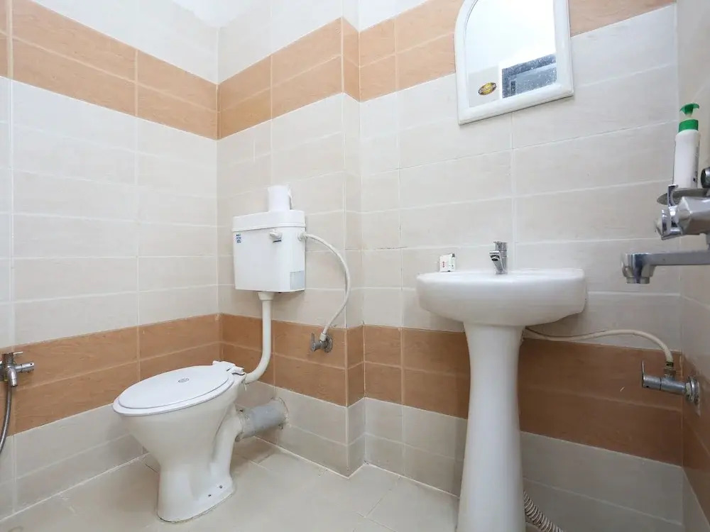 OYO 13288 Hotel Rajashree Inn