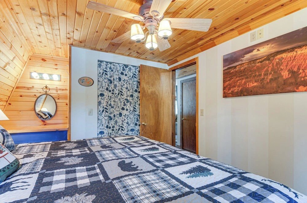 Nature Lovers Retreat! Family Duck Creek Cabin