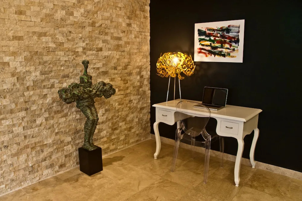 DC 2201 -  2 BEDROOM + NEAR BEACH + STEPS from 5th AV. - Apts
