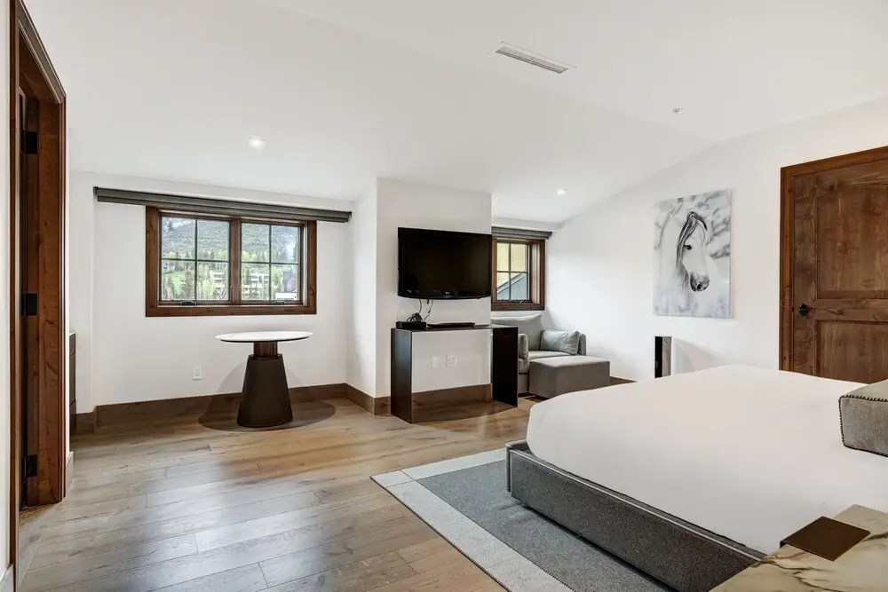 Vail Village Private 4 BR Residence w Full Kitchen