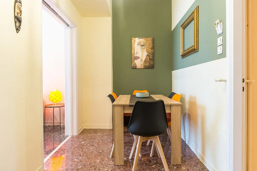 Comfy Kerameikos Apartment by Cloudkeys