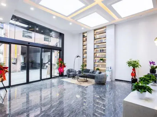 Qingchen Cinema Hotel (Changde Pedestrian Street)