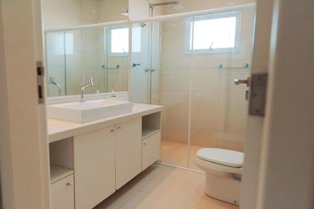 Apartamento em Ubatuba Alto Padrão com 3 suítes, salas 3 ambientes todos com ar e Wi-Fi!