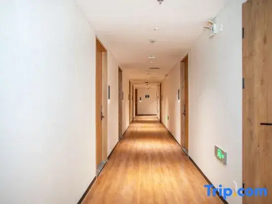 WanYoo Esports Hotel (Shanghai Everbright Convention and Exhibition Caobao Road Subway Station)