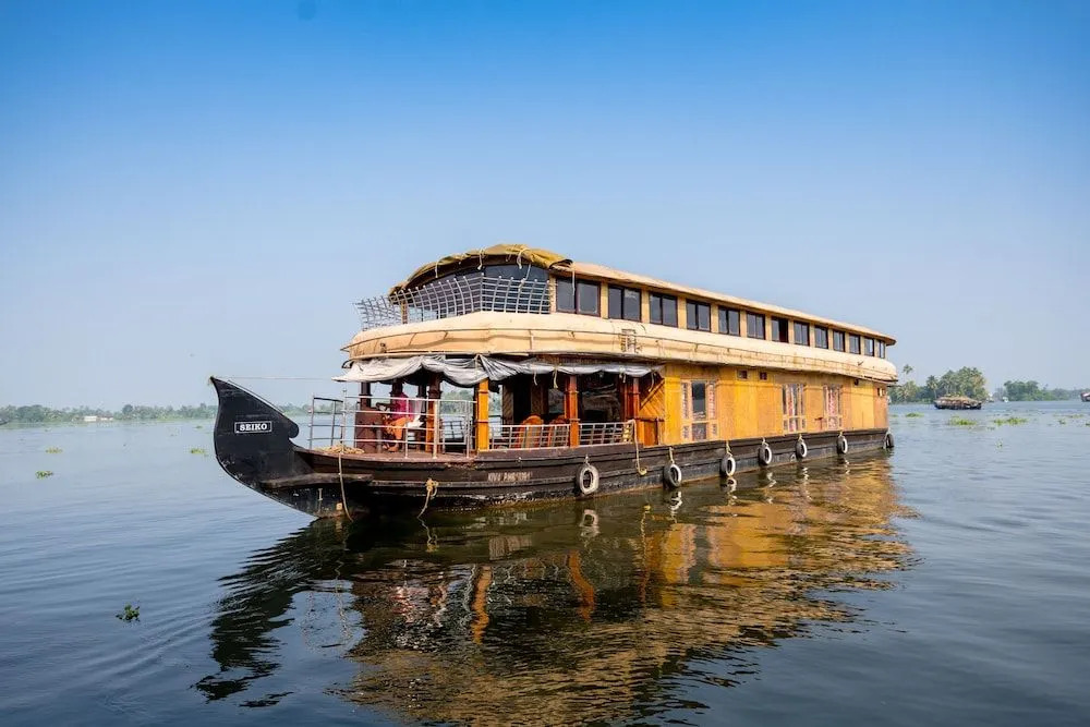 OYO 24146 Houseboat Anugraha 6bhk