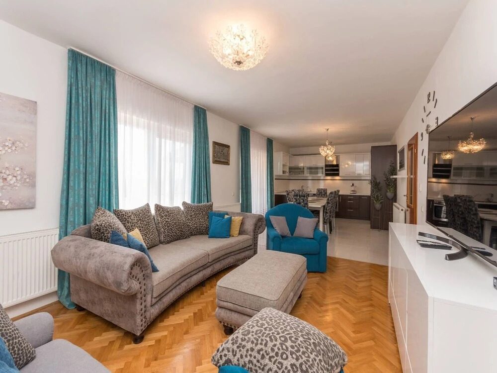 Magnificent Villa Mande With Pool, Vrana Lake