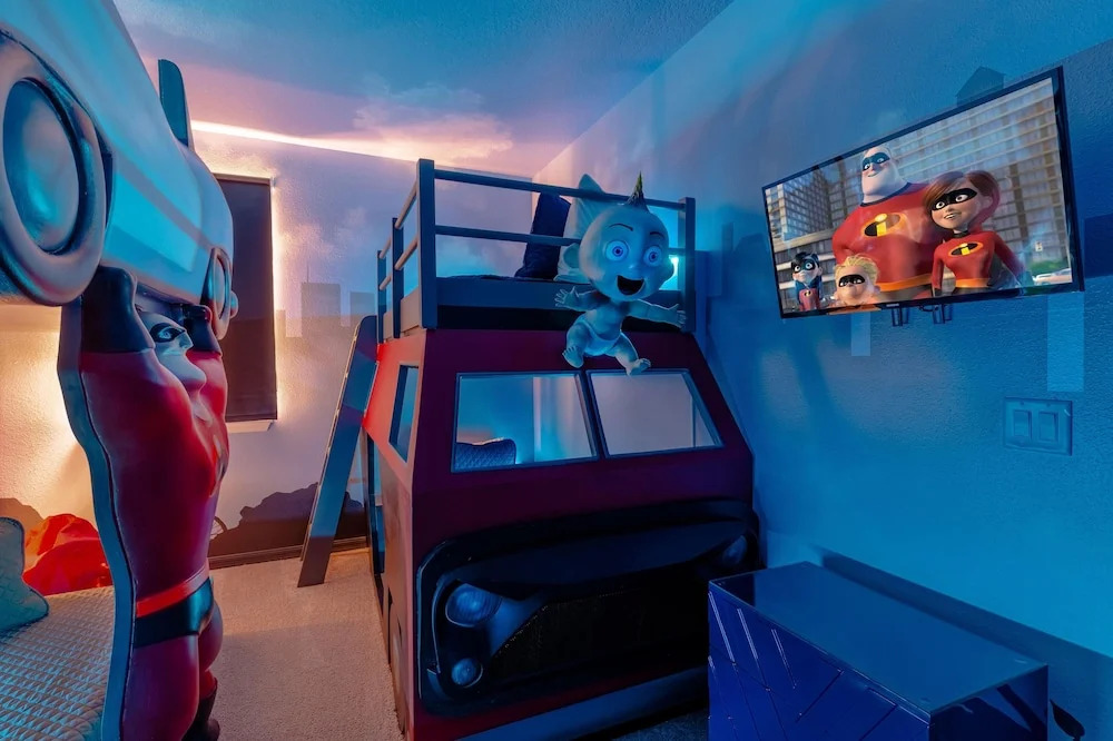 Sr006v: 8 Bed, Incredibles, Fashionista, Pool, Shuffle Board