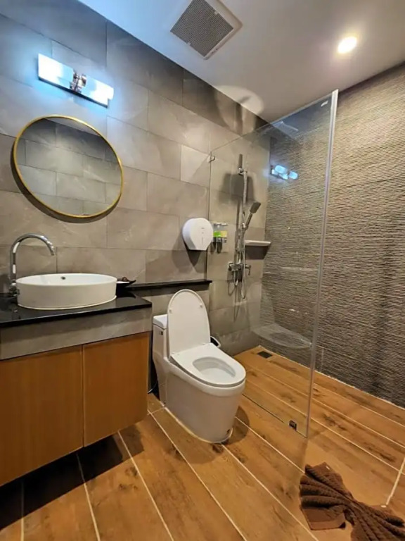 Cliff Lanta Suite
