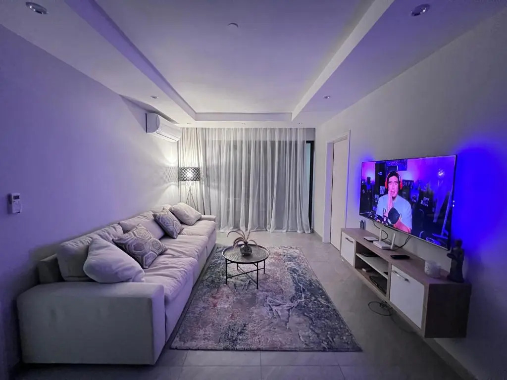 3BD Luxury Penthouse, Big Terrace, 5min from beach