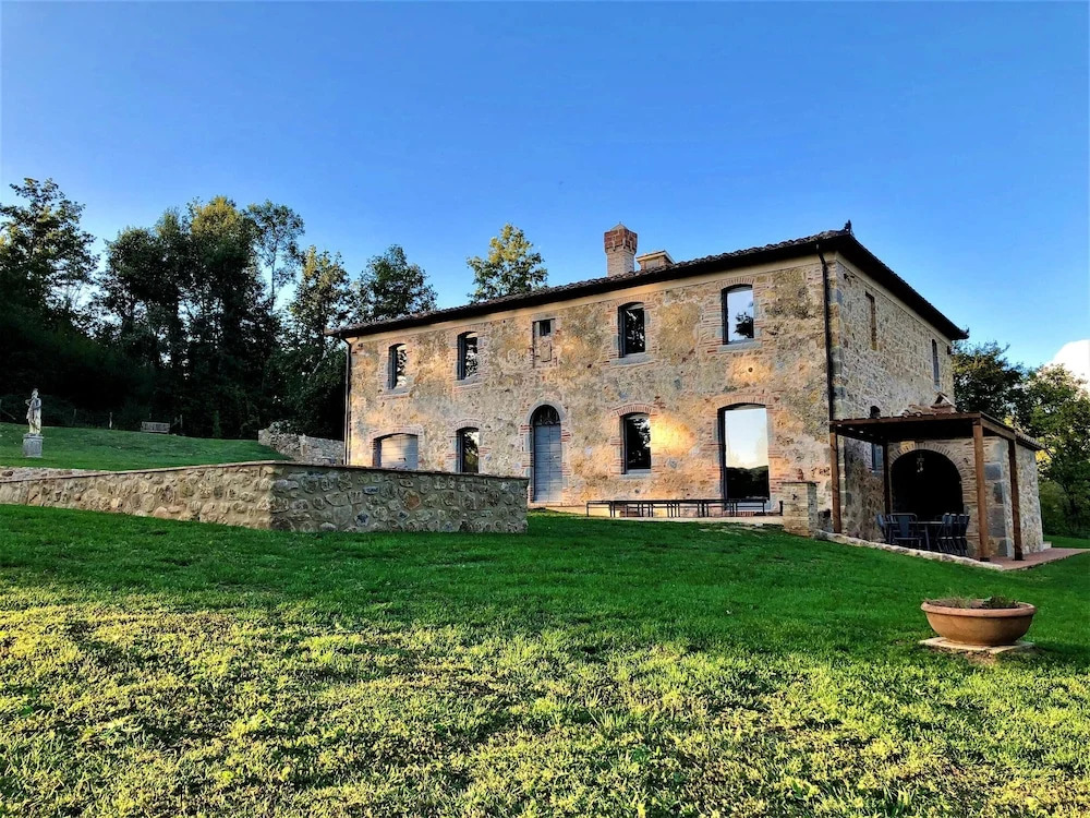 Villa With 4 Bedrooms in Monticiano Siena , With Private Pool and Wifi