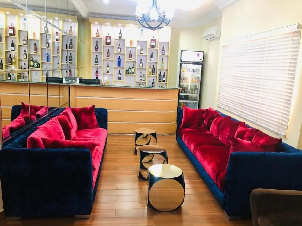 CribVille Hotel & Suites
