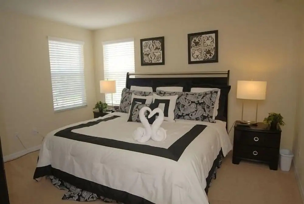 Beautiful Renovated 6 Bed Pool Home 6 Bedroom Home by RedAwning