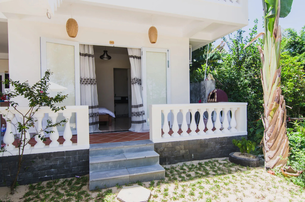 The Moon River Homestay & Villa