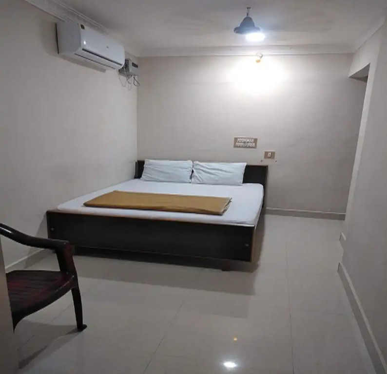Sri Sivalakshmi AC Guest House