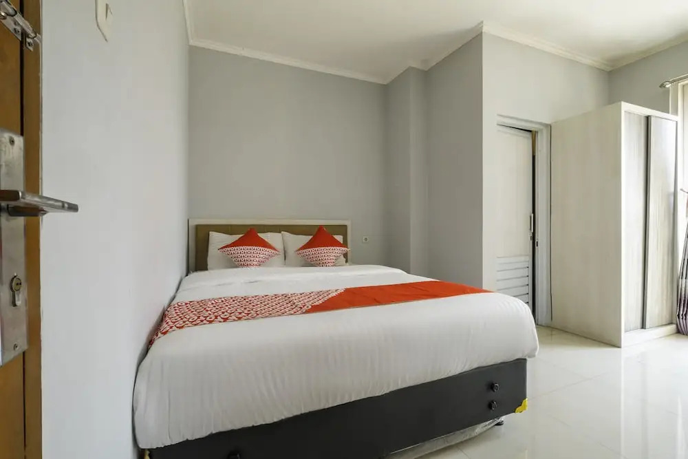 The Karins Guesthouse by OYO Rooms
