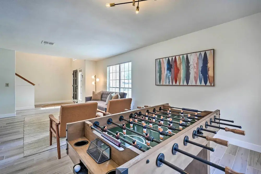Private Pool, Gas Grill: Chic Glendale Home!