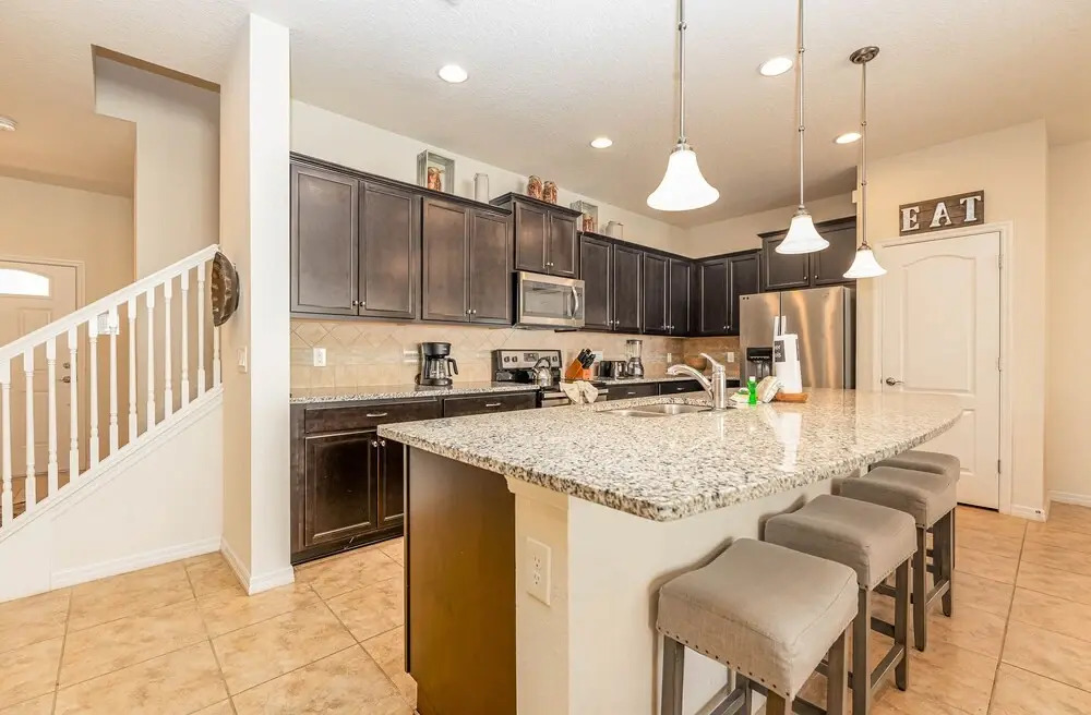 Tvpm-8916al/wws 4 Bedroom Townhouse by RedAwning