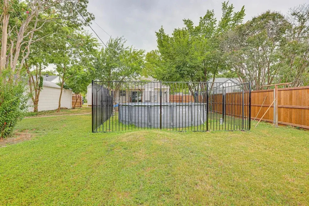 1 Block to Dallas Stadium! Home w/ Hot Tub!