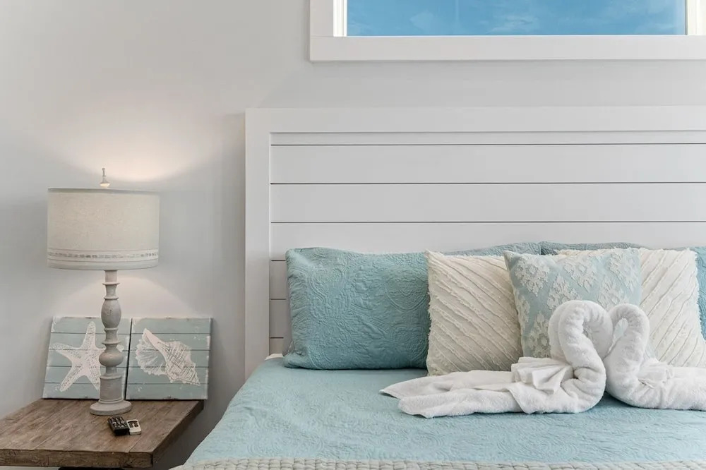 Paradise By The Sea 4 Bedroom Home by RedAwning