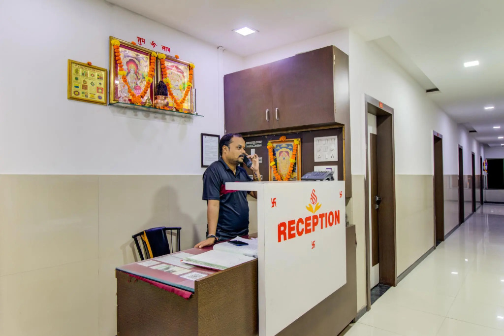 OYO 60908 Hotel Sai Lodging