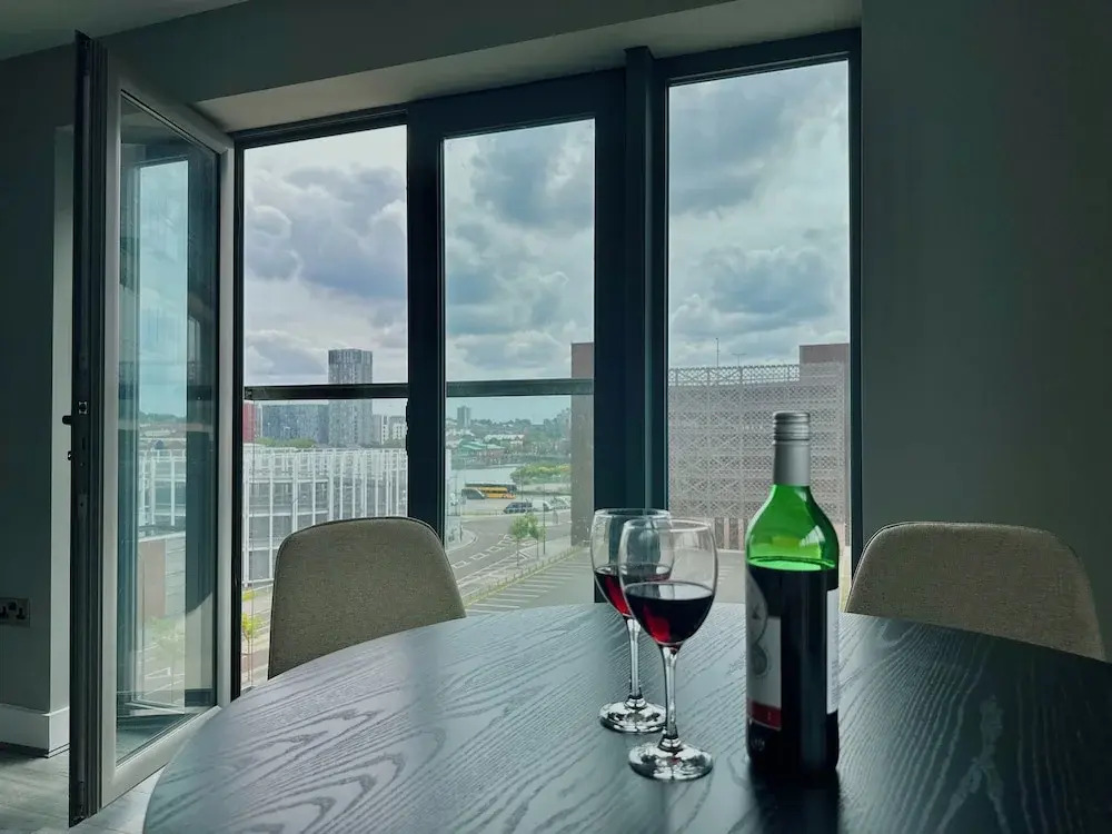Monarchs Quay Arena Apartments by Happy Days