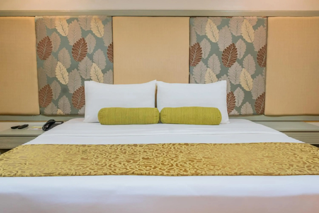 La Piazza Hotel and Convention Center Inc