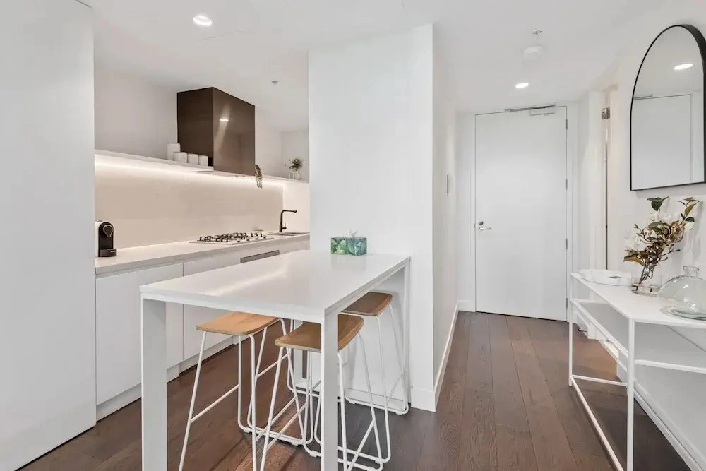 Chic 2-bed With Free Parking in South Yarra