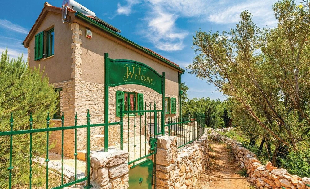 Beautiful home in Polje w/ 2 Bedrooms