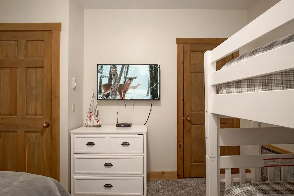 Whistlepunk # 28: 2 Bedrooms, 2 Full Baths: Slope Side. Wood Fireplace. Central Location