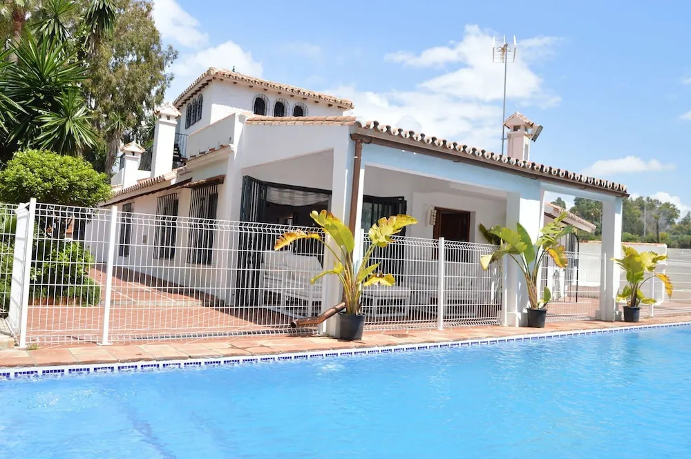Beachfront villa protected private pool 4 bedrooms Marbella
