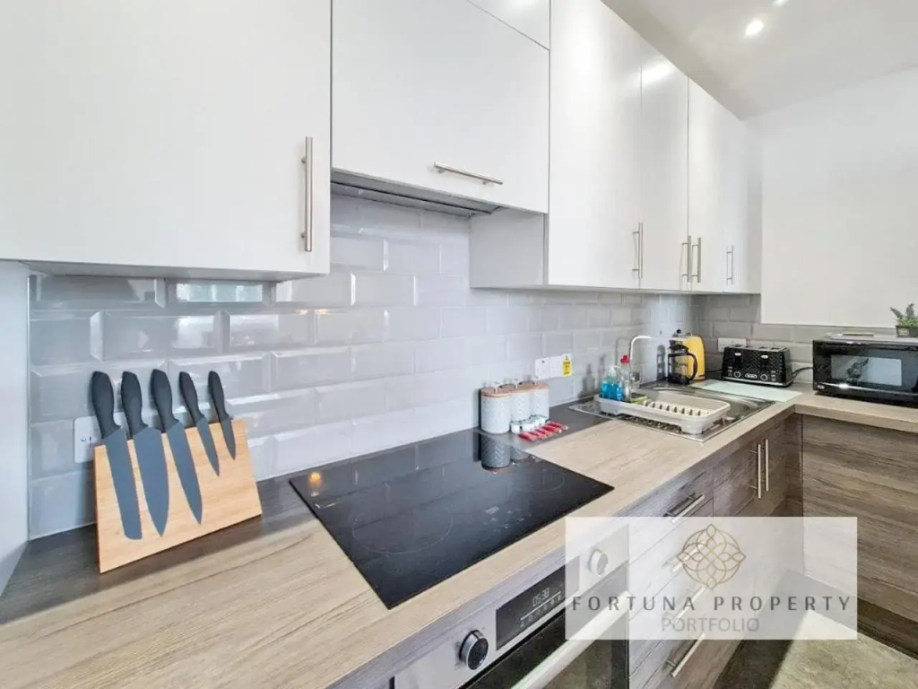 Superb 4 bedroom penthouse apartment in a superior Regency townhouse in heart of Cheltenham Town centre - NEWLY REFURBISHED THROUGHOUT