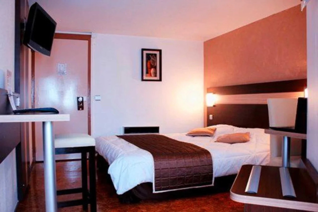 Contact Hotel Restaurant La Chaumière entre Orgeval et Flins A13 sortie 8