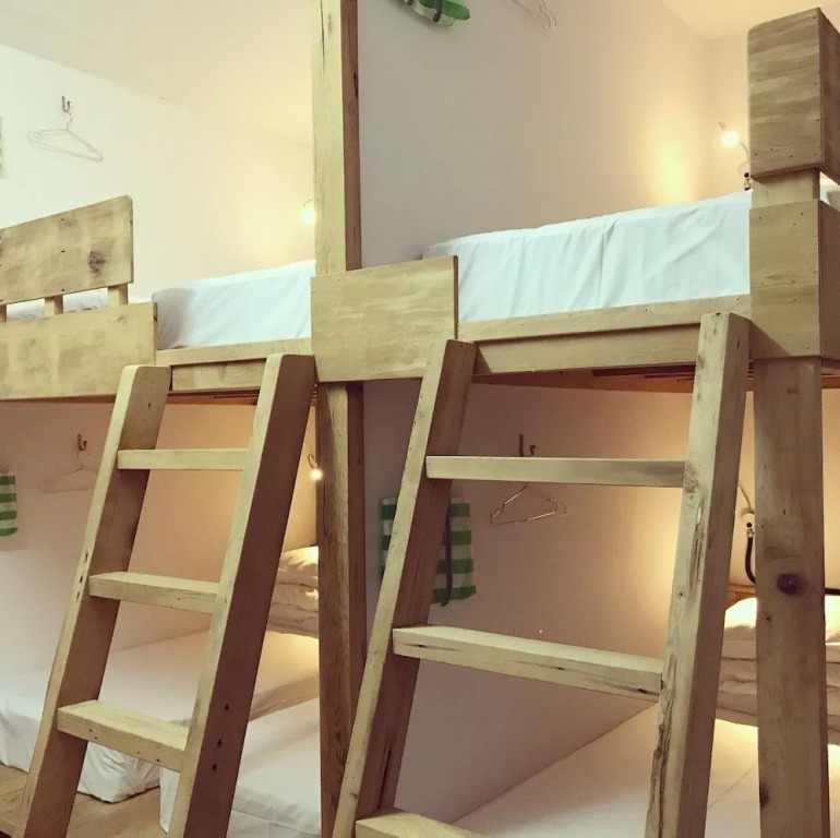 Cao Ji Book Inn Hostel