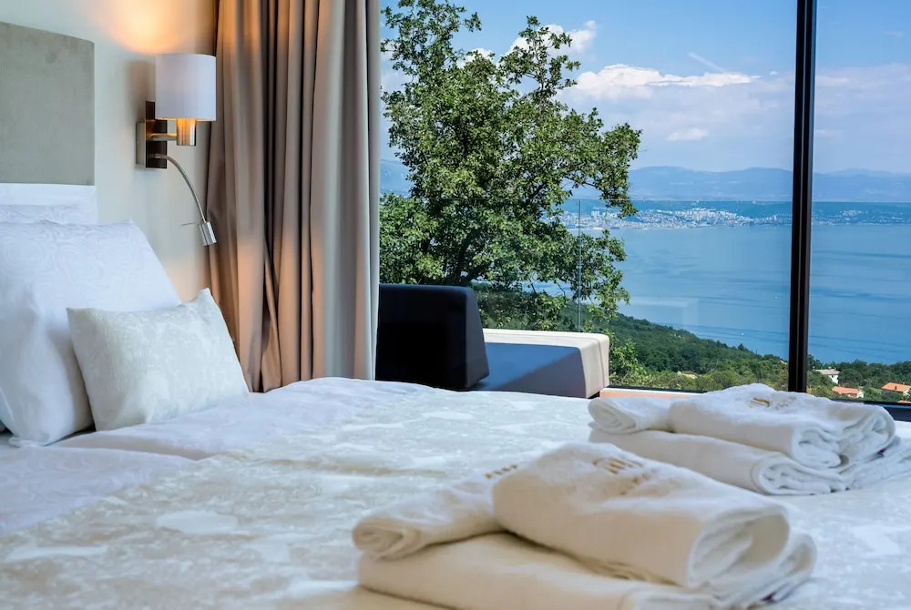Villa AltaVista - Seaview & Relax with Heated Pool & MiniGolf
